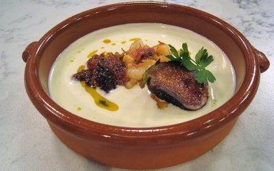 Ajoblanco con jamón y brevas