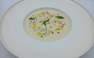 Ajoblanco de huevo frito