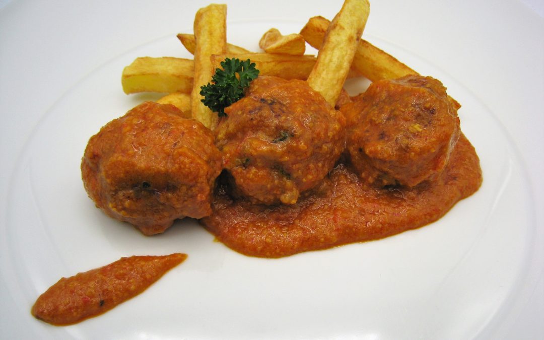 Albóndigas en salsa de almendra