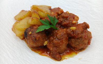 Albóndigas mozárabes en salsa