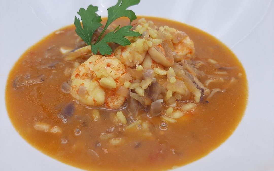 Arroz de calamares encebollados