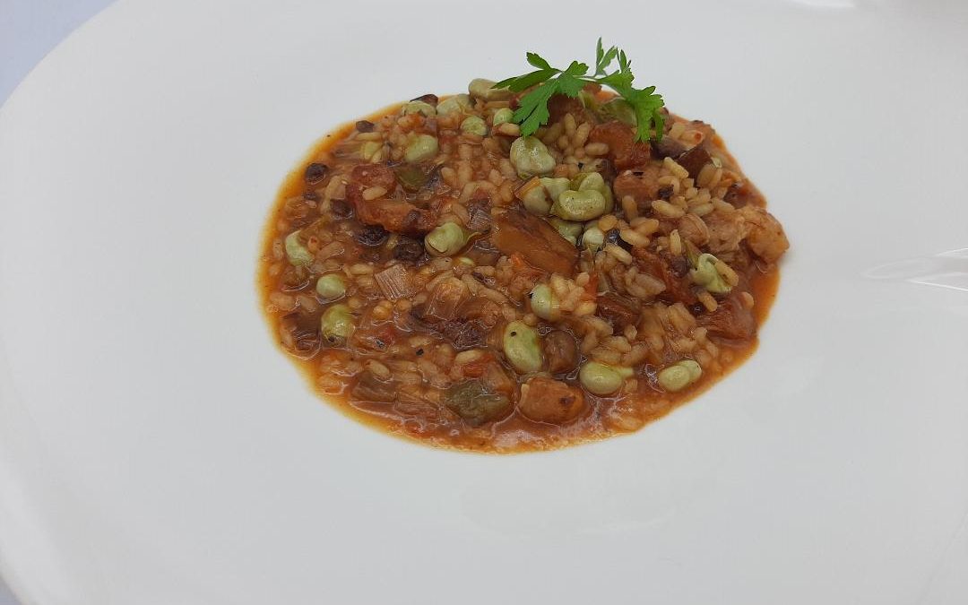 Arroz con churrasquitos y habas