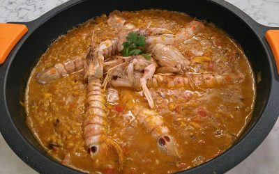 Arroz con galeras y alcachofas