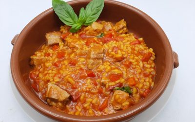 Atún con arroz y ensalada