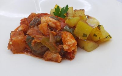 Bacalao entomatao con langostinos
