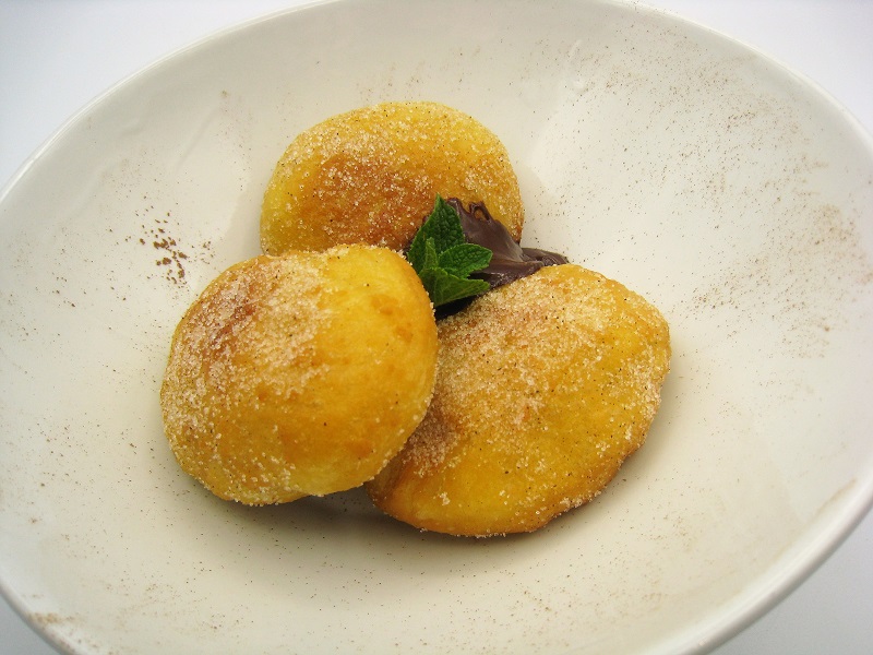 Bollitos fritos con crema