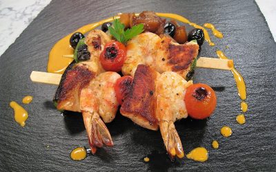 Brocheta de salmón con langostinos