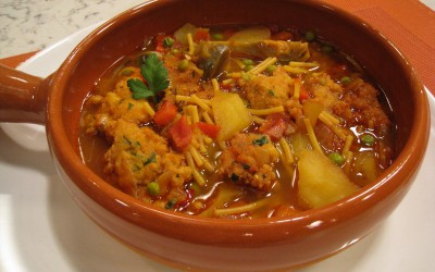 Buñuelos de rape con fideos