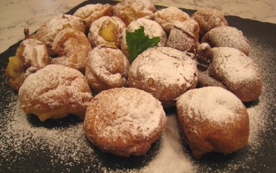 Buñuelos fritos con manzana