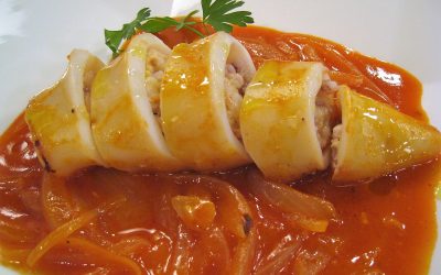 Calamares en salsa rellenos de bacalao y gambas