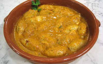 Calamares en salsa con espinacas