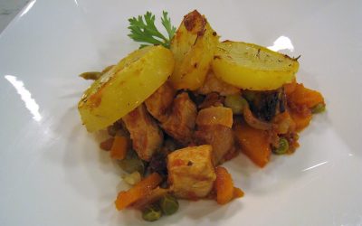 Carne a la sartén con gratén de patatas