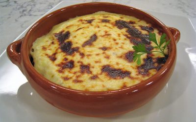 Cazuela gratinada de pisto con huevo