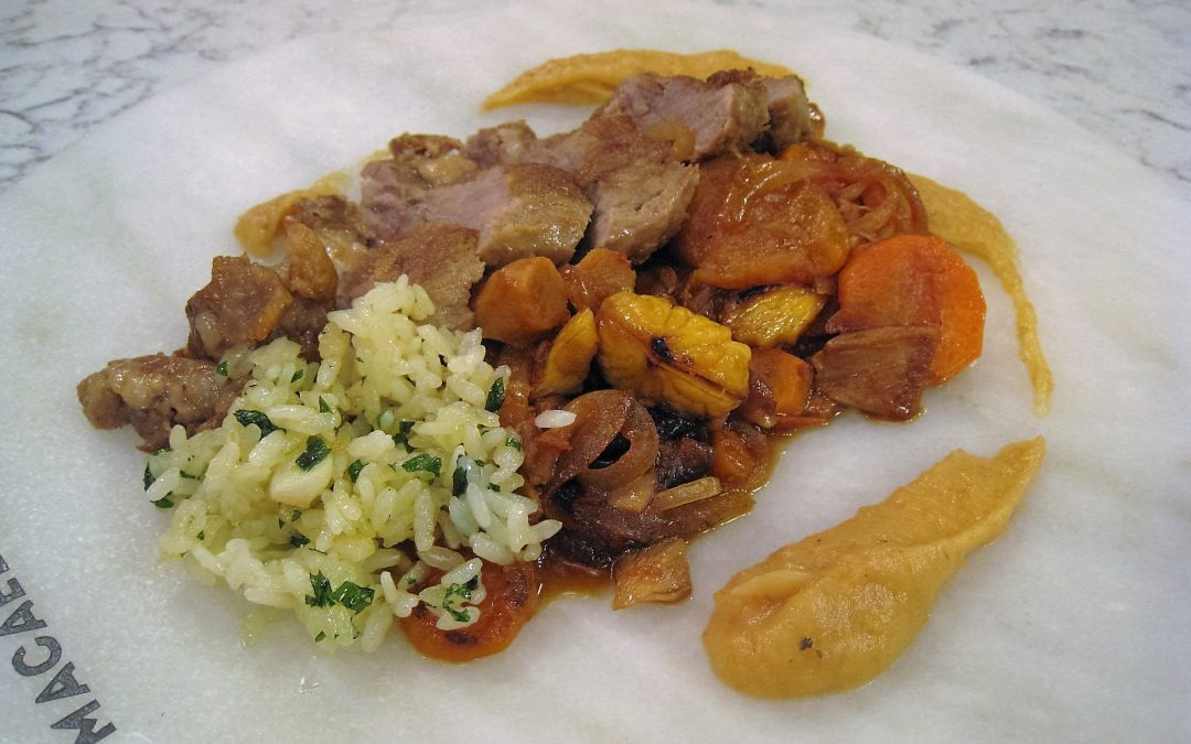 Cerdo con Setas y Frutos Secos