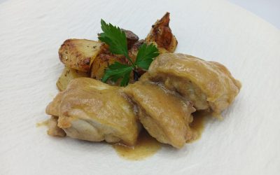 Contramuslos en salsa con patatas