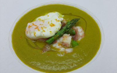 Crema de espárragos con gambas