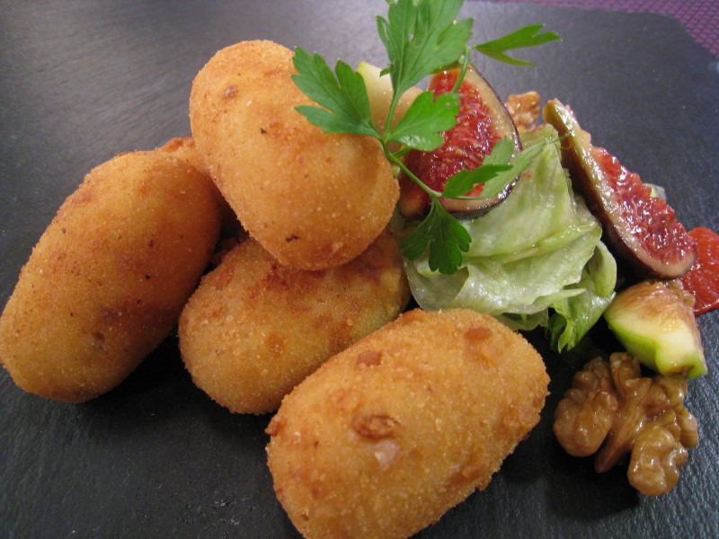 Croquetas de queso y nueces