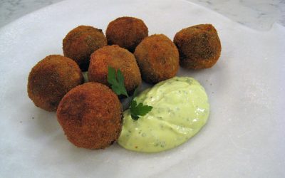 Croquetas de chipirones en su tinta