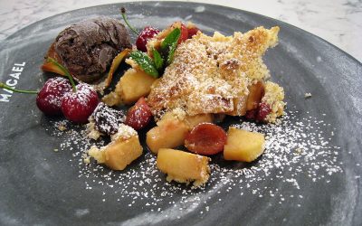 Crumble de manzanas y cerezas
