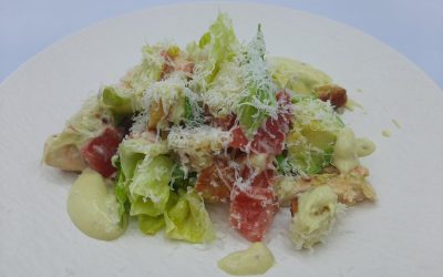 Ensalada césar de aguacate