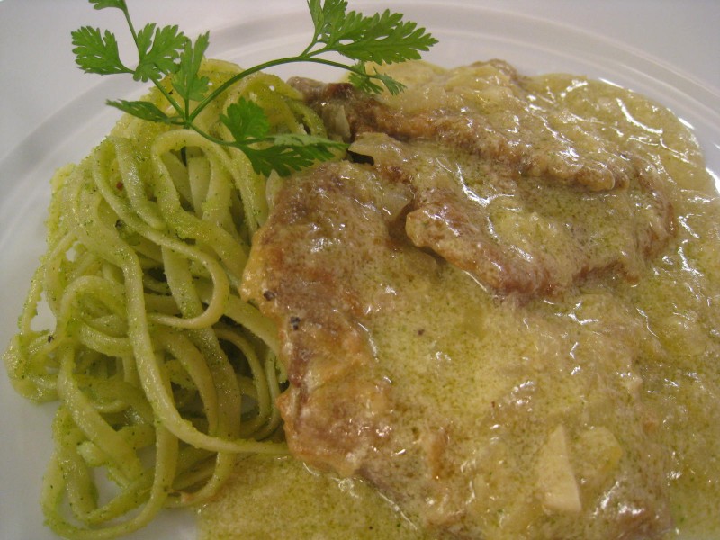 Escalopines de ternera en salsa