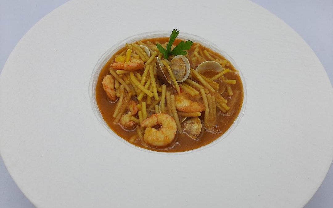 Fideos a la roteña con almejas