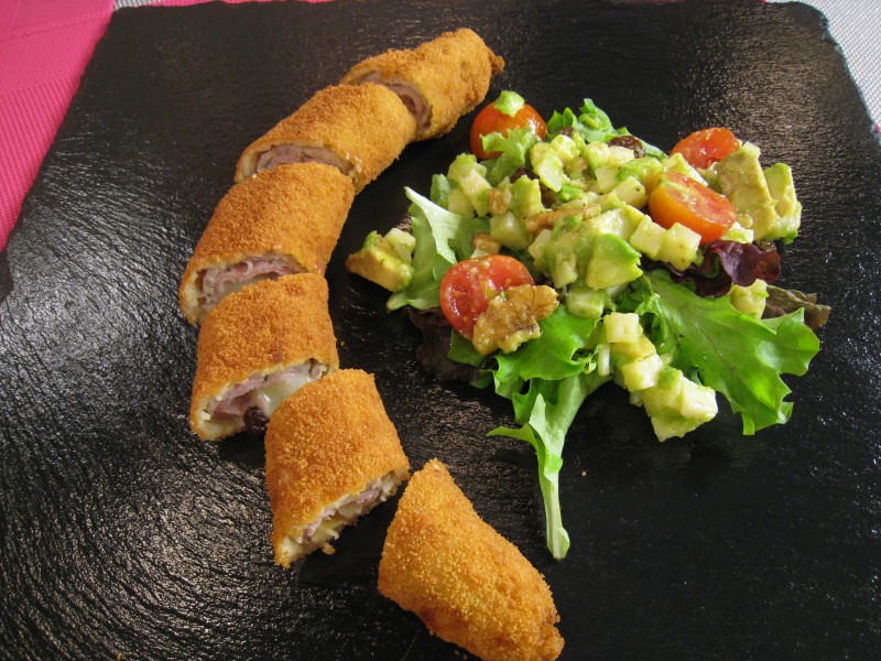 Flamenquín de queso con ensalada
