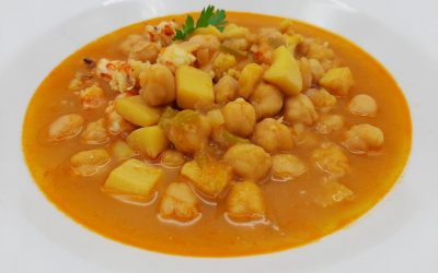 Garbanzos con chocos y langostinos