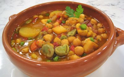 Garbanzos con habas y calamares