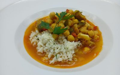Garbanzos con pollo y verduras
