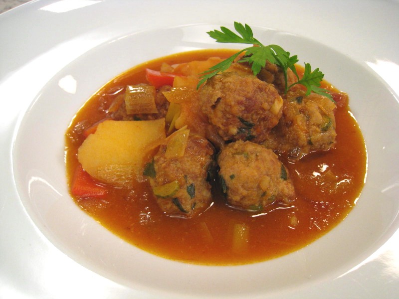 Guiso de albondiguitas con patatas