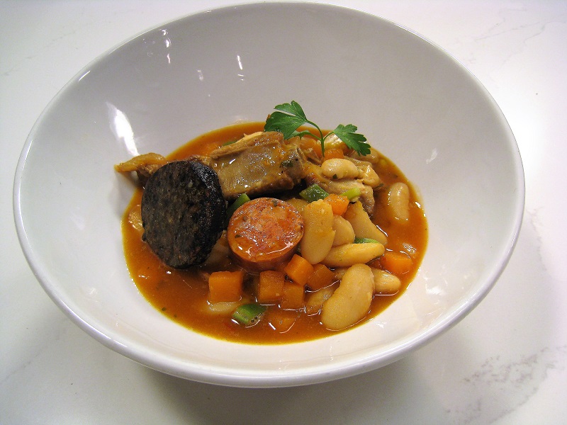 Guiso de alubias con costillas