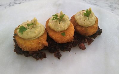 Tapa de huevos rellenos