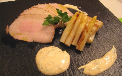 Lomo a la sal con espárragos