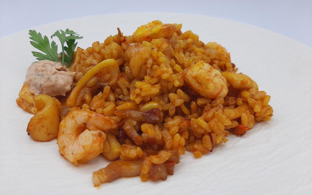 Paella de gambas al ajillo
