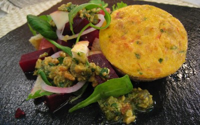 Pastel de marisco con ensalada