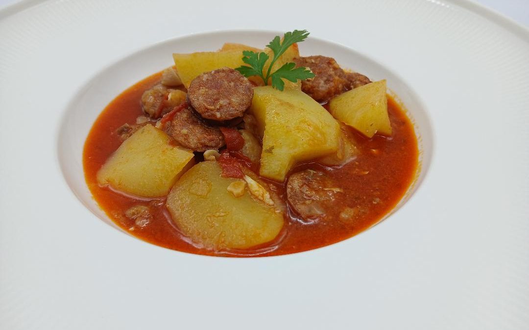 Patatas con chorizo