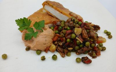 Pez espada rebozado con guisantes