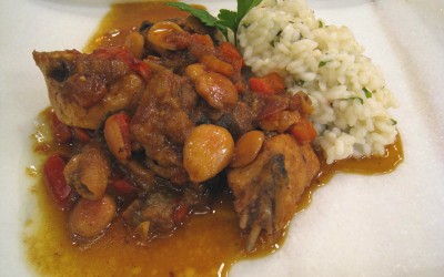 Pollo en salsa con almendras