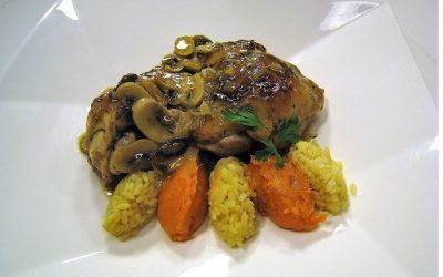 Pollo en salsa de champiñones