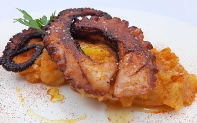 Pulpo seco con puré de patatas