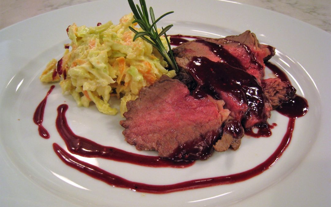 Rosbif con salsa de frutos rojos