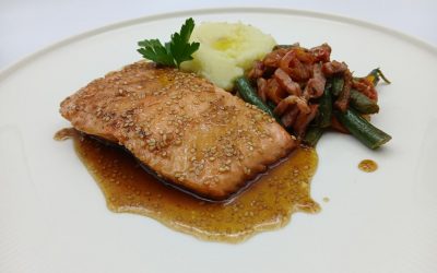 Salmón en salsa de miel y limón