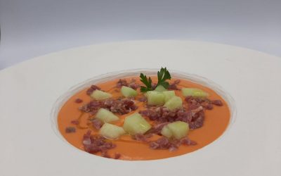 Salmorejo de melón con jamón