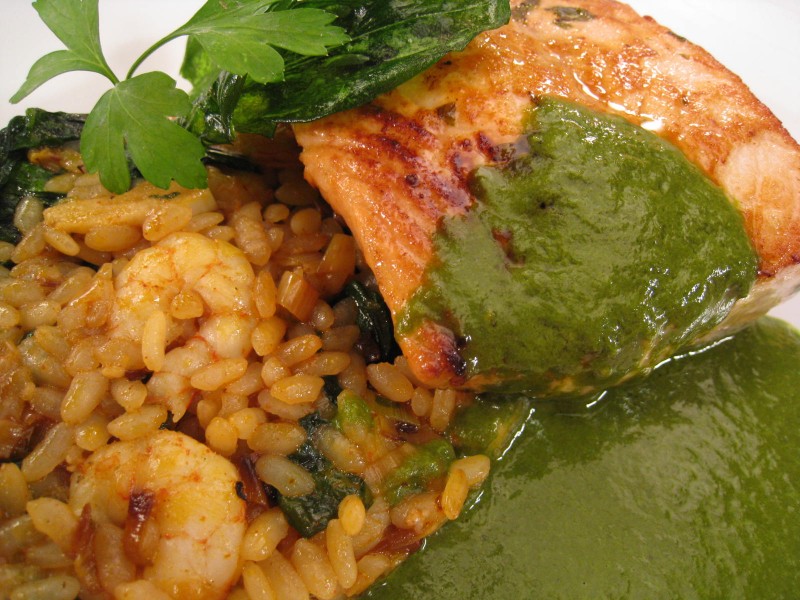 Salmón con arroz y espinacas