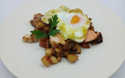 Sartén marinera con pisto y huevo