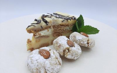 Tarta de crema con nata