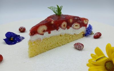 Tarta de fresas con nata