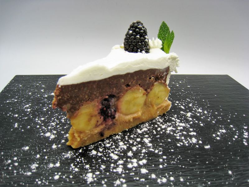 Tarta de plátanos y moras