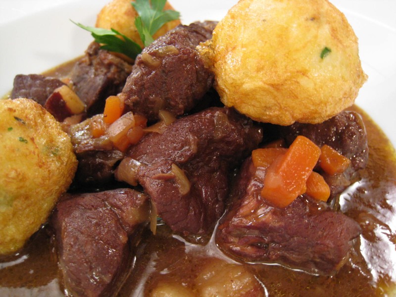 Ternera con albóndigas de patata